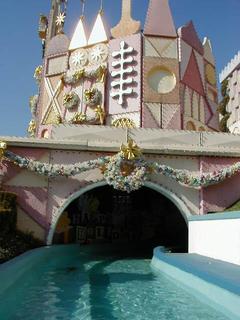 Small World ride entrance<br>Location: <a href="https://www.google.com/maps/search/?api=1&query=33.81461,-117.91771" target="_new">Disneyland</a>